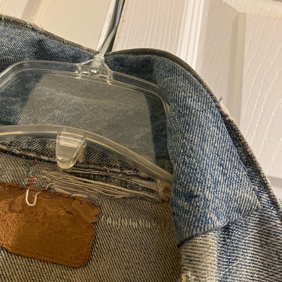 Vintage early to mid 70s Levi’s/Ford denim trucker jacket,with natural distress - Picture 10 of 14